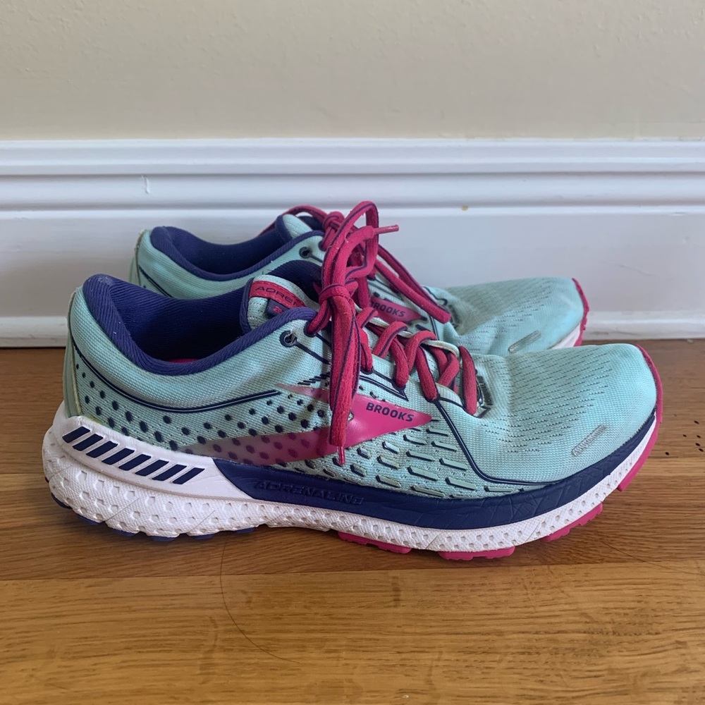 Brooks Adrenaline GTS 21  Running Shoe Size 8.5